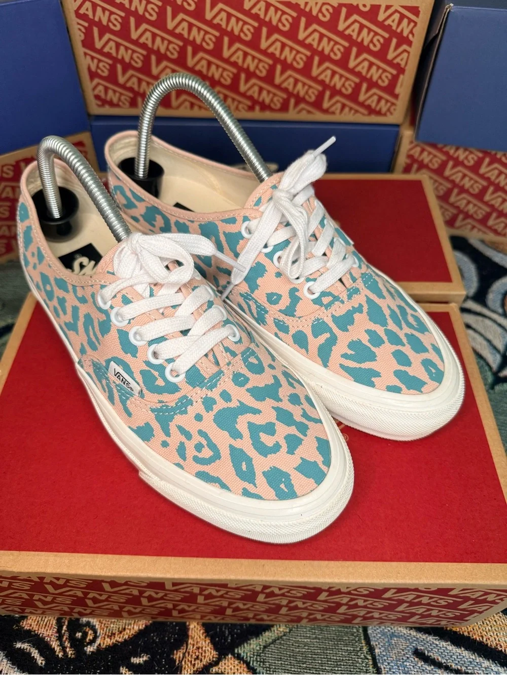 Vans low top